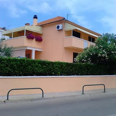 Gizela Apartament *